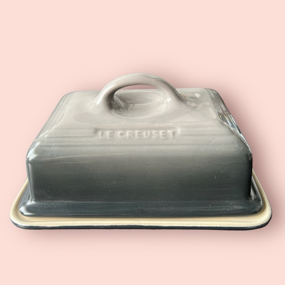Le Creuset Stoneware Butter Dish (Flint) - Picture 1 of 3